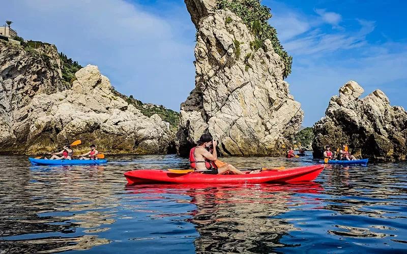 Kayak por la costa de Taormina