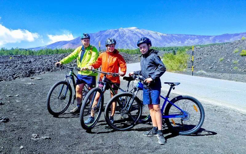 En bici de montaña del Etna al mar